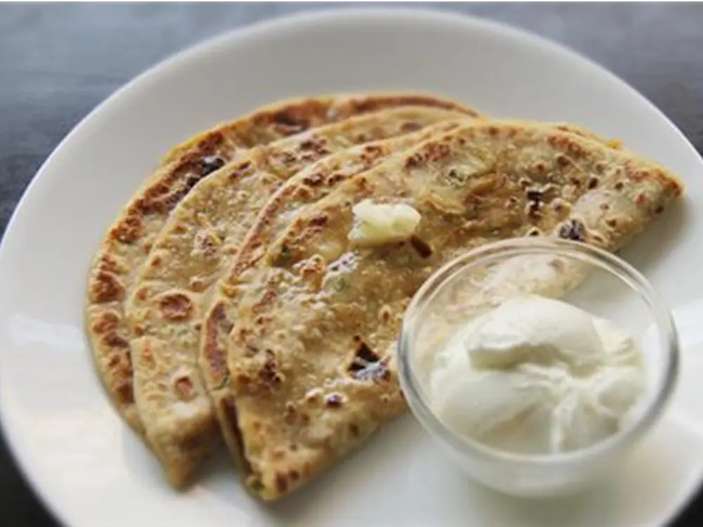 Aloo Paratha with Yogurt (2 Pcs)